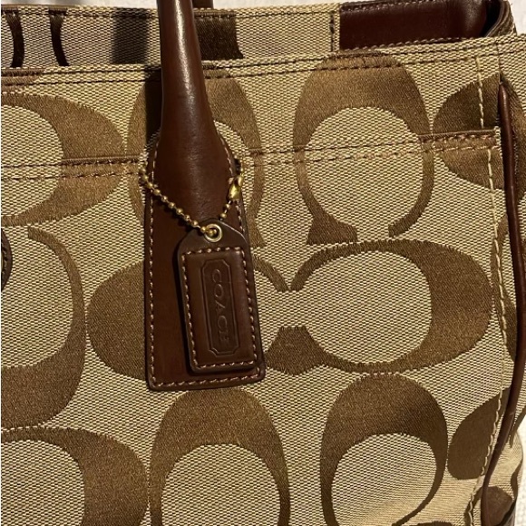 Coach authentic Madeline large tote bag. - Picture 3 of 14